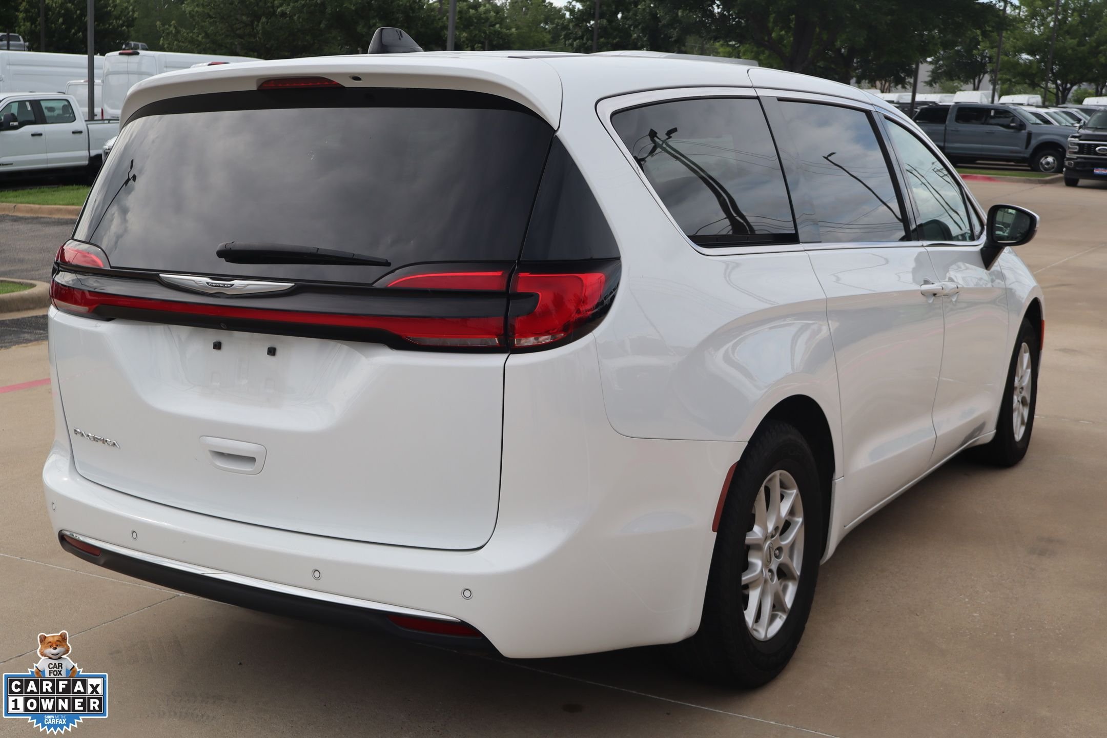 Used 2023 White Chrysler Touring L image 3