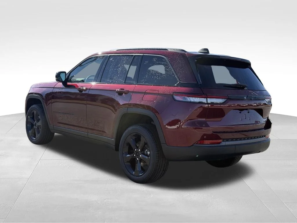 New 2026 Velvet Red Pearl-Coat Exterior Paint Jeep Limited image 3