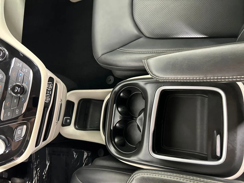 Used 2024 White Chrysler Select image 15