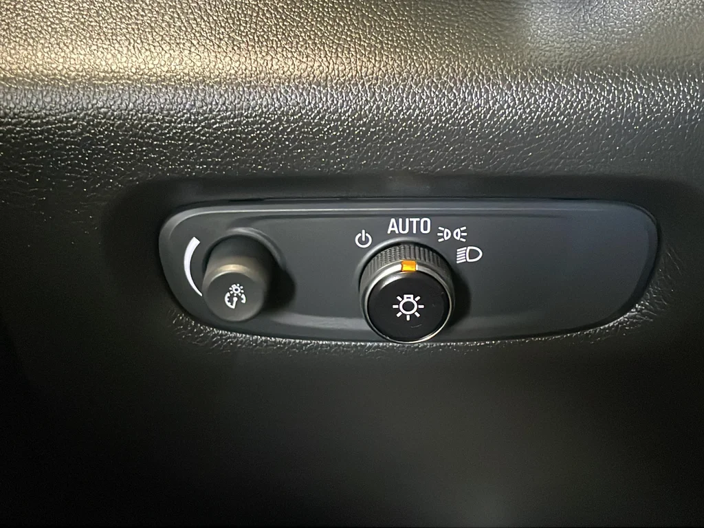 Used 2023 Gray Chevrolet LT image 27