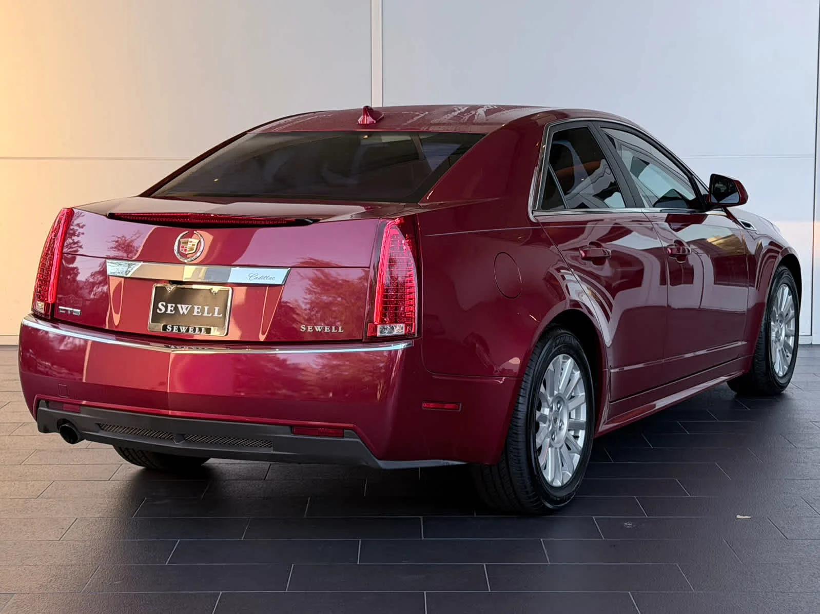 Used 2011 CRYSTAL RED TINTCOAT Cadillac Luxury image 4