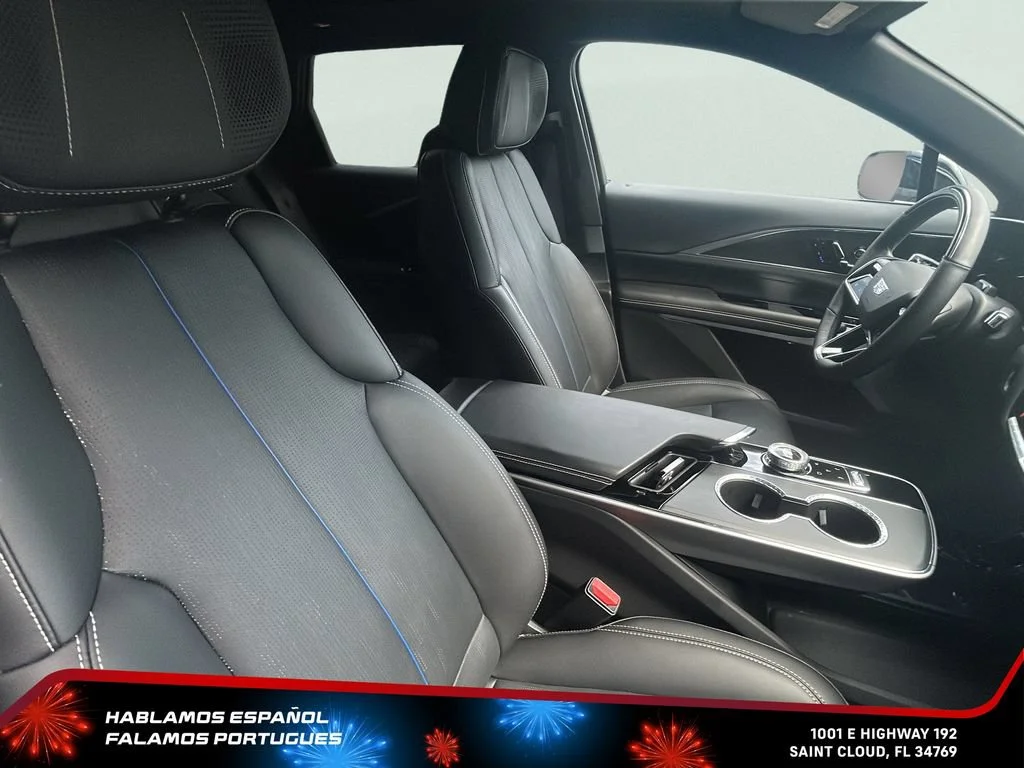 Used 2025 Crystal White Tricoat Cadillac Luxury 3 image 31