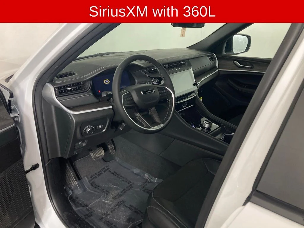 New 2026 Bright White Clear-Coat Exterior Paint Jeep Altitude image 12
