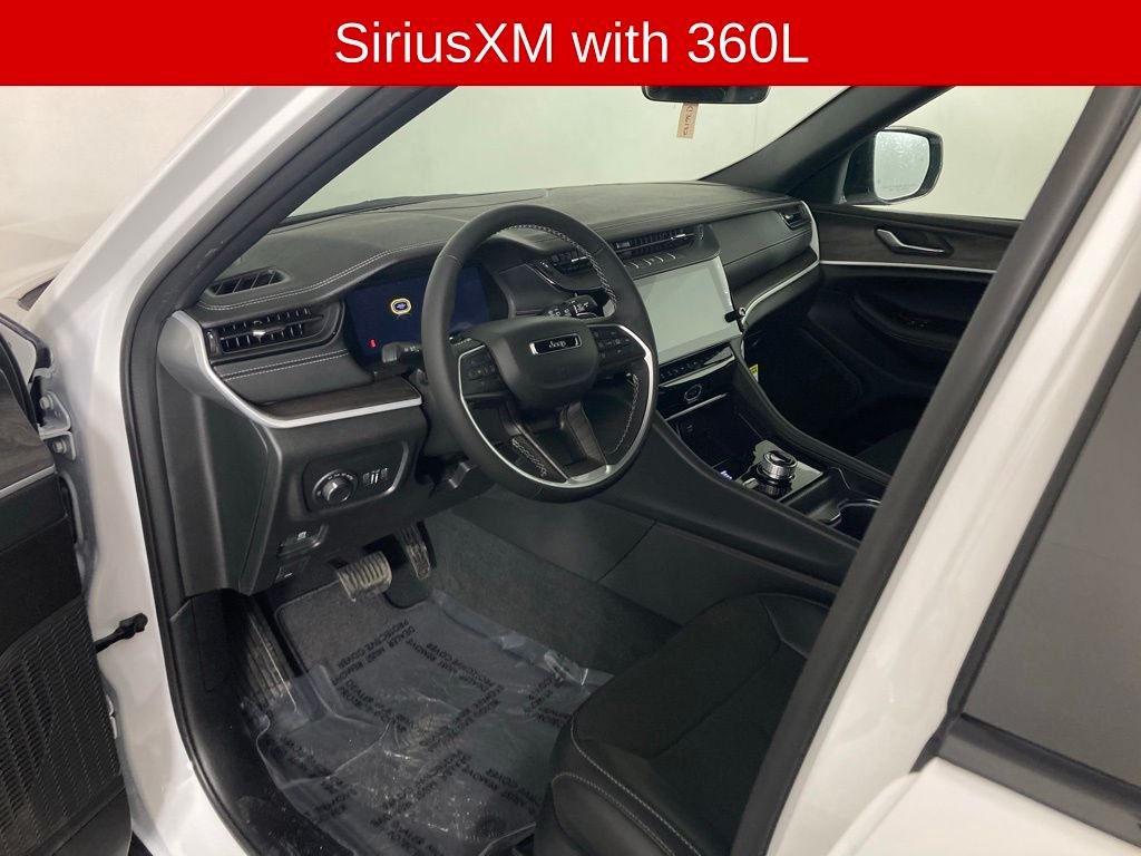 New 2026 Bright White Clear-Coat Exterior Paint Jeep Altitude image 12