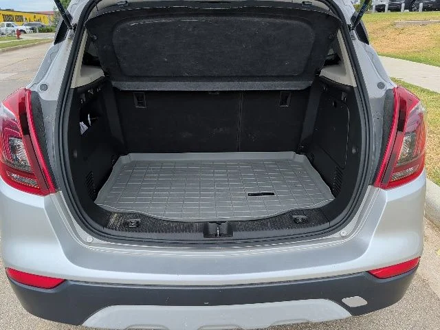 Used 2017 Silver Buick Preferred II image 6