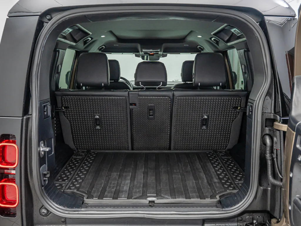 Used 2024 Gondwana Stone Metallic Land Rover X-Dynamic SE image 20