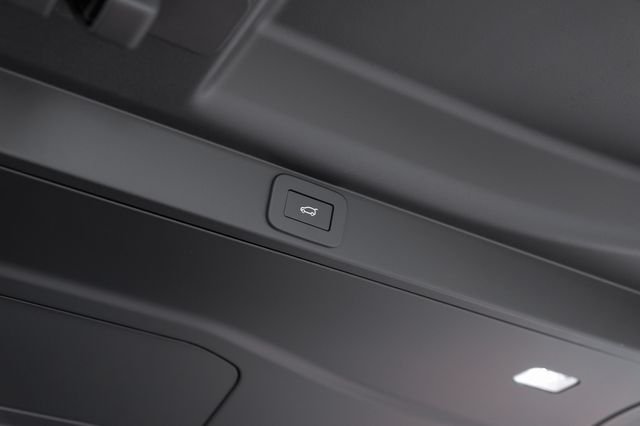 New 2026 Charente Grey Land Rover SE image 66