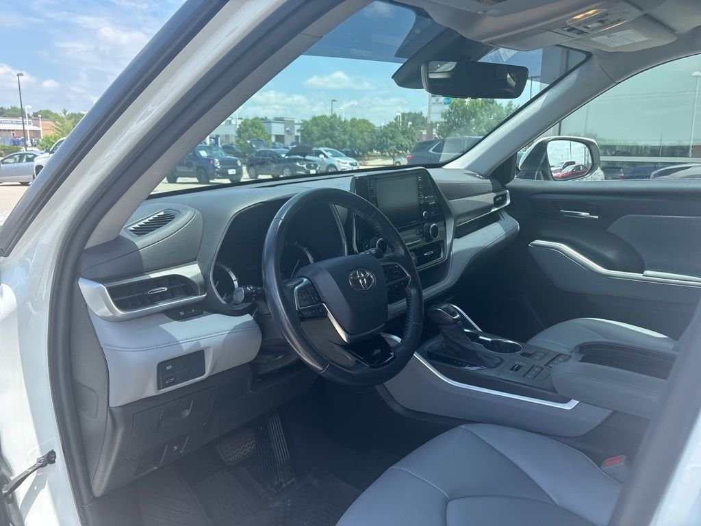 Used 2021 Blizzard Pearl Toyota XLE image 10