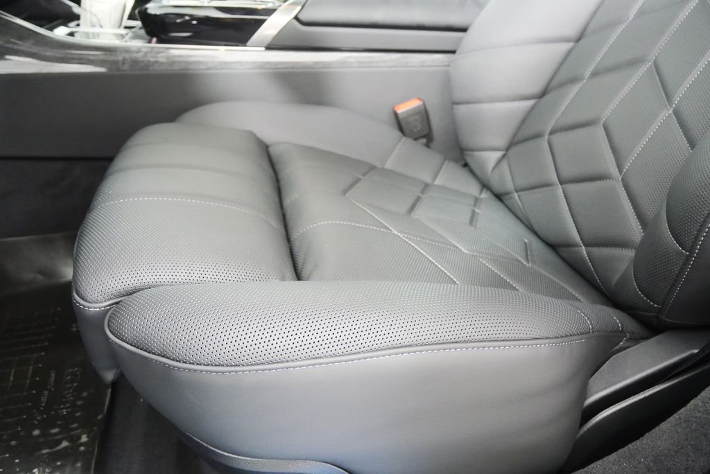 Used 2026 Black Sapphire Metallic BMW 750e xDrive image 10