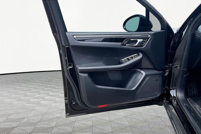 Used 2018 Black Porsche Base image 18