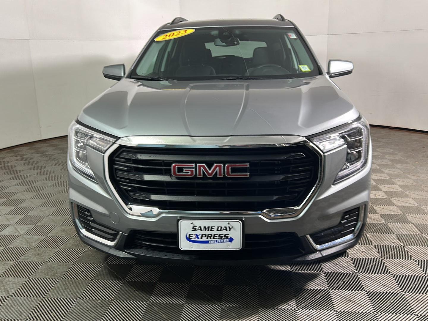 Used 2023 Sterling Metallic GMC SLE image 19