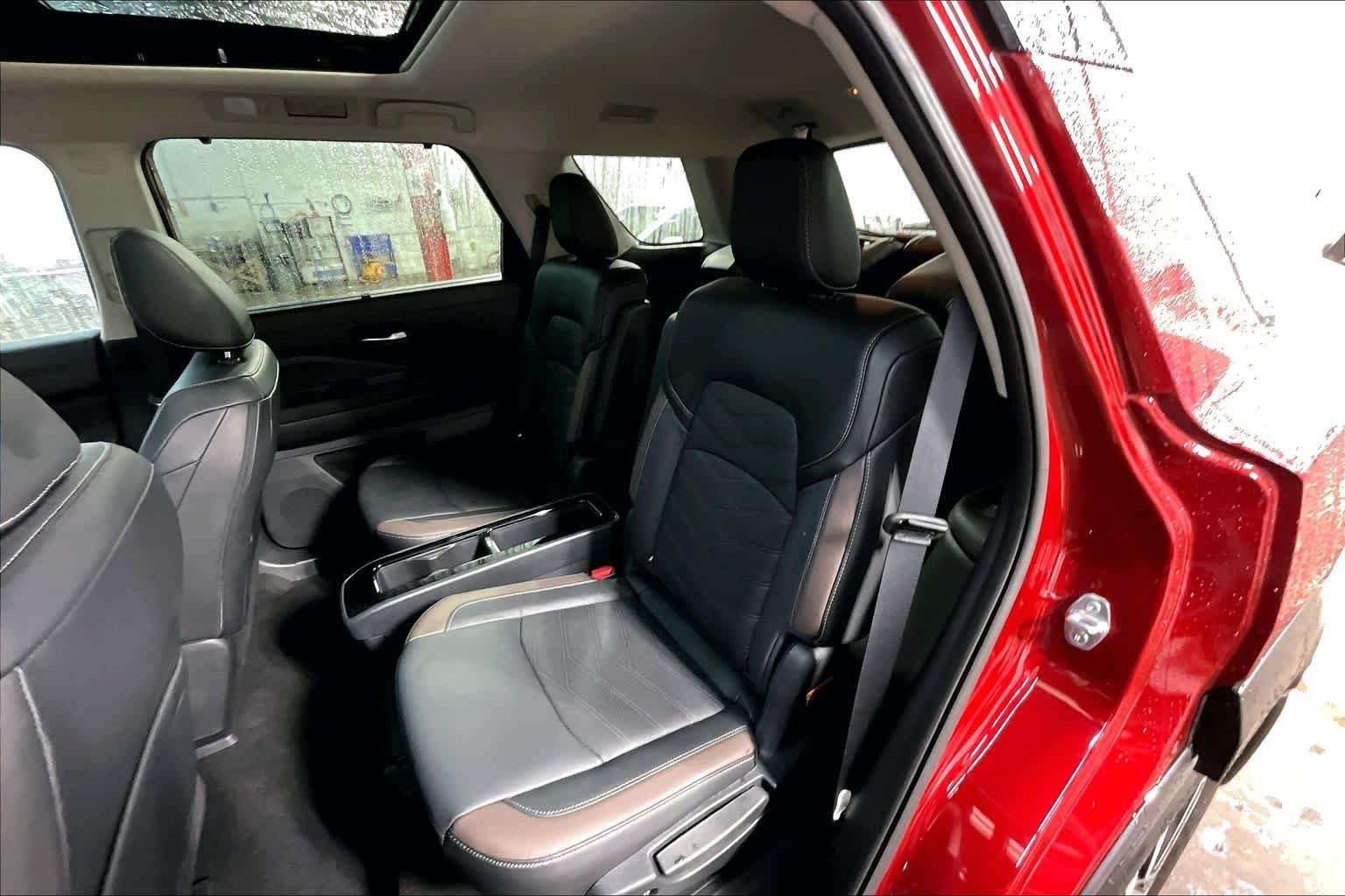 Used 2025 Scarlet Ember Tintcoat Nissan Platinum image 21