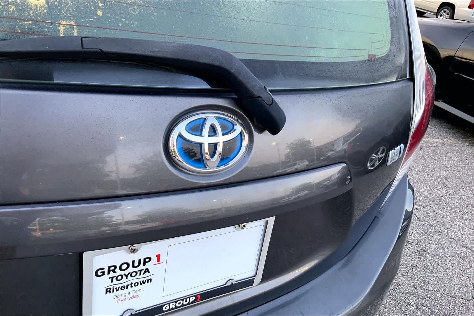 Used 2015 Magnetic Gray Metallic Toyota Three image 8