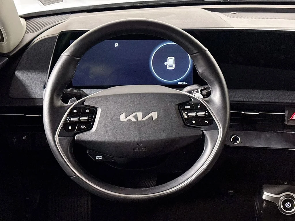 Used 2024 Snow White Pearl Kia Light image 13