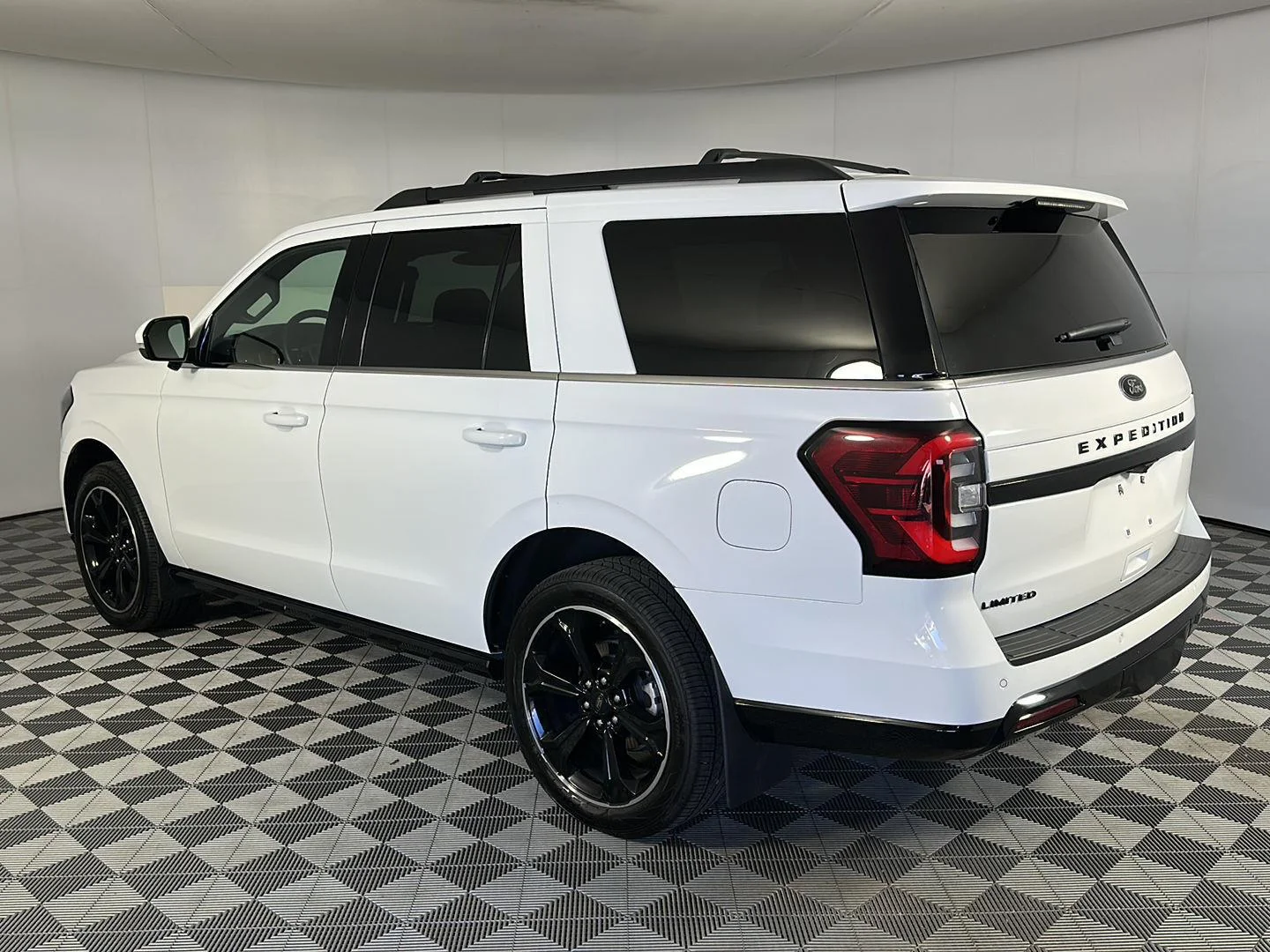 Used 2023 Oxford White Ford Limited image 25