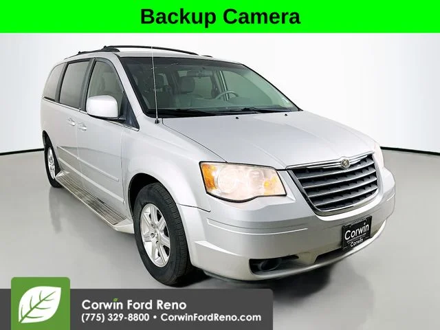 2008 Chrysler Town & Country Touring's photo