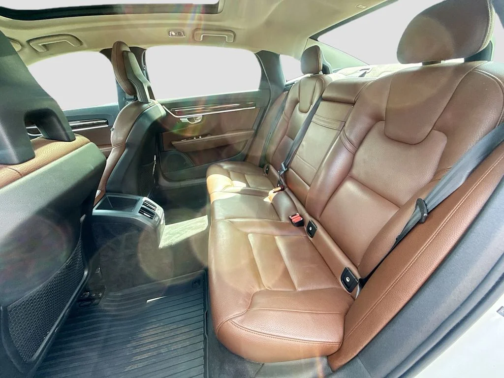 Used 2019  Volvo T5 Momentum image 27