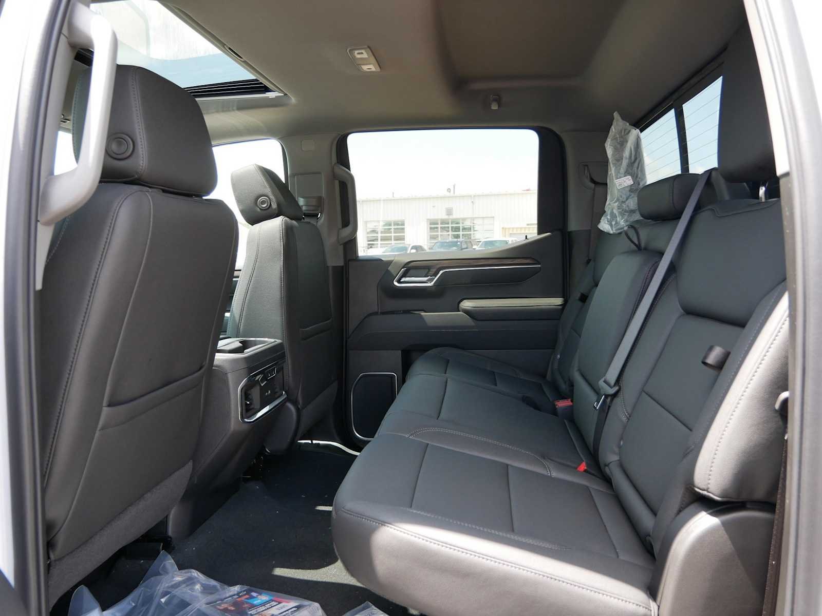 2026 GMC Sierra 1500 SLT - Photo 12