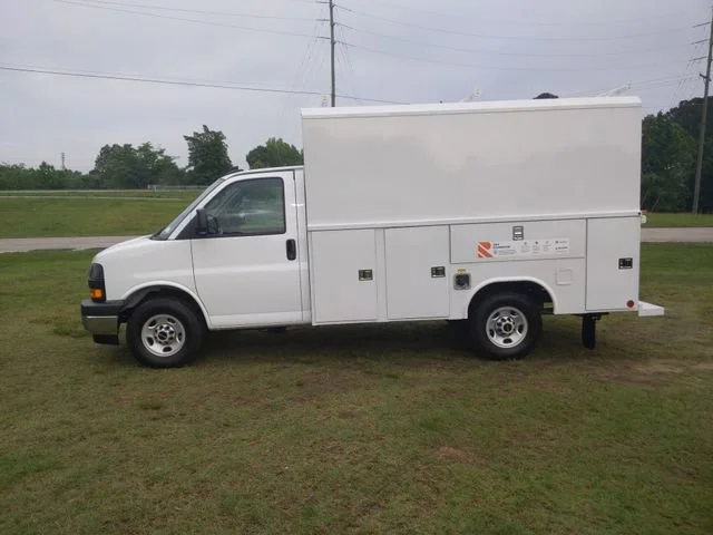 New 2025 Summit White GMC 1WT image 14