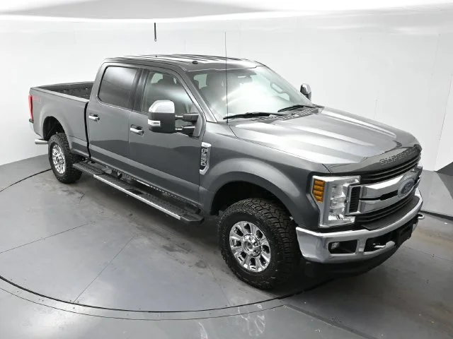 Used 2019 Magnetic Metallic Ford XL image 28