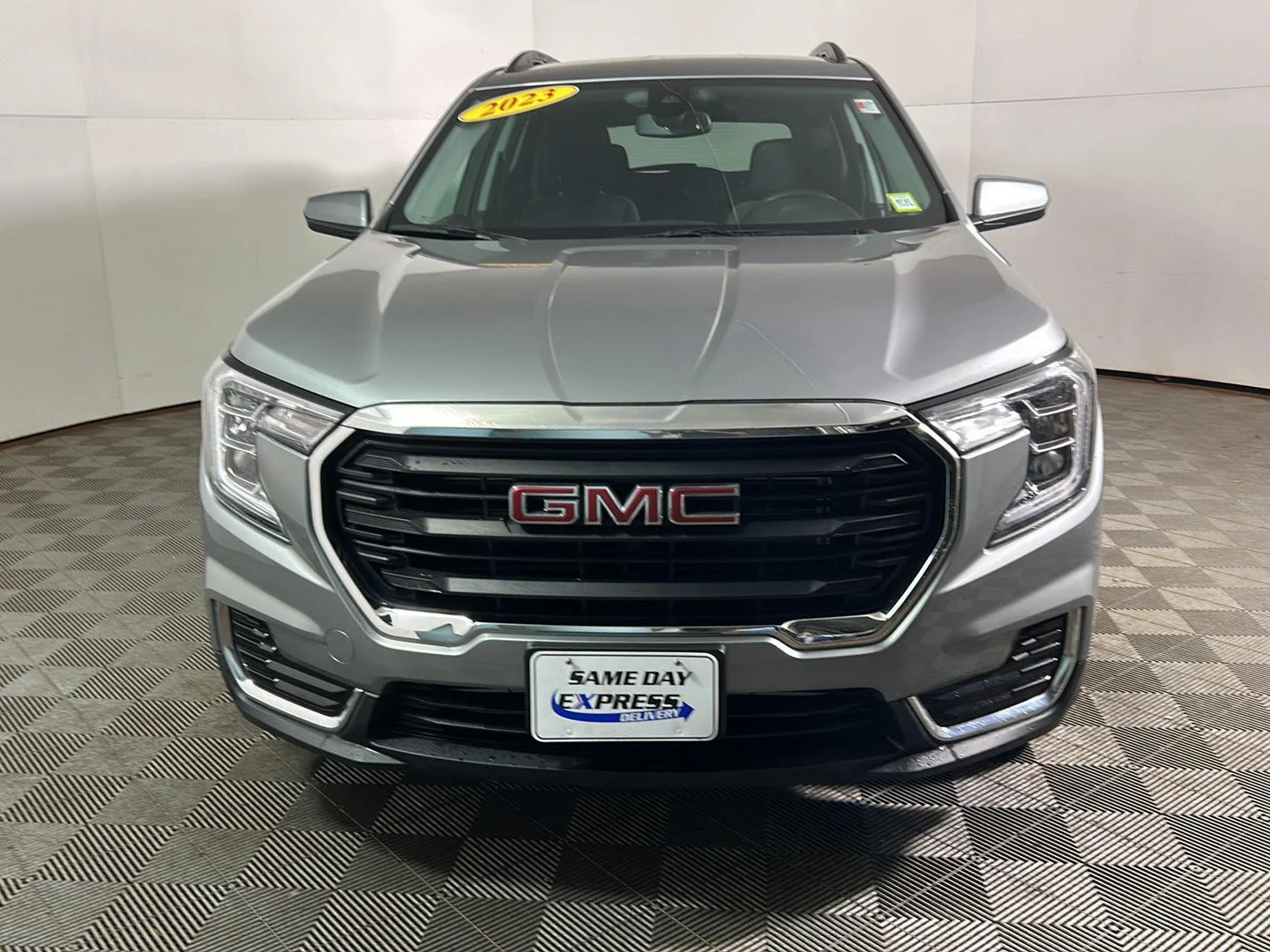 Used 2023 Sterling Metallic GMC SLE image 19