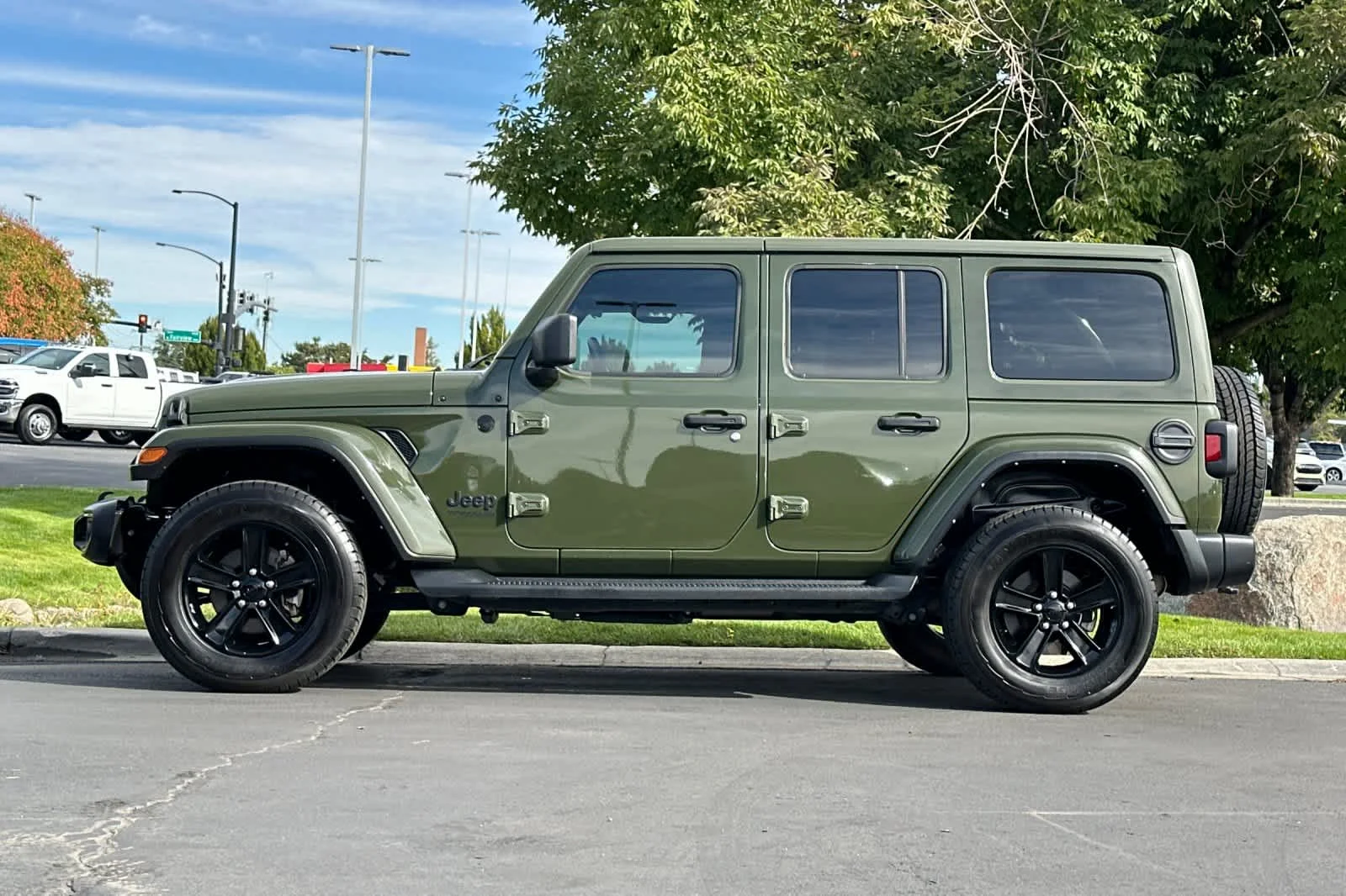 Certified Used 2021 Sarge Green Clearcoat Jeep Unlimited Sahara Altitude image 5