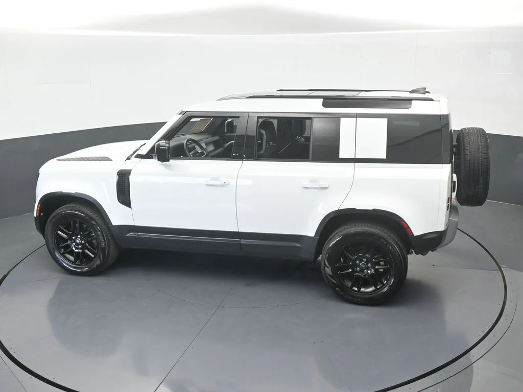 Used 2025 White Land Rover S image 65