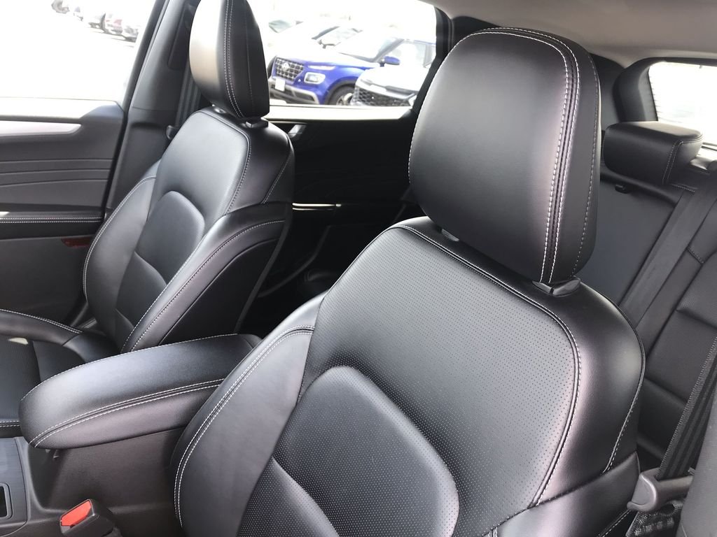 Used 2025  Ford Platinum image 13