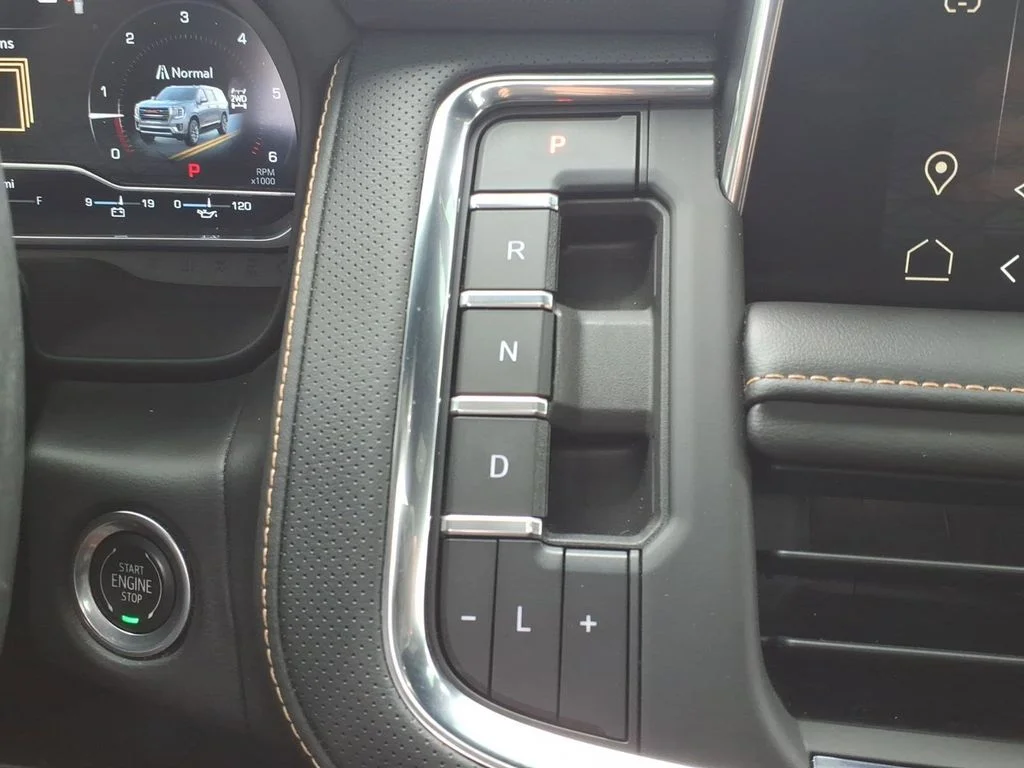 Used 2023 White GMC AT4 image 17