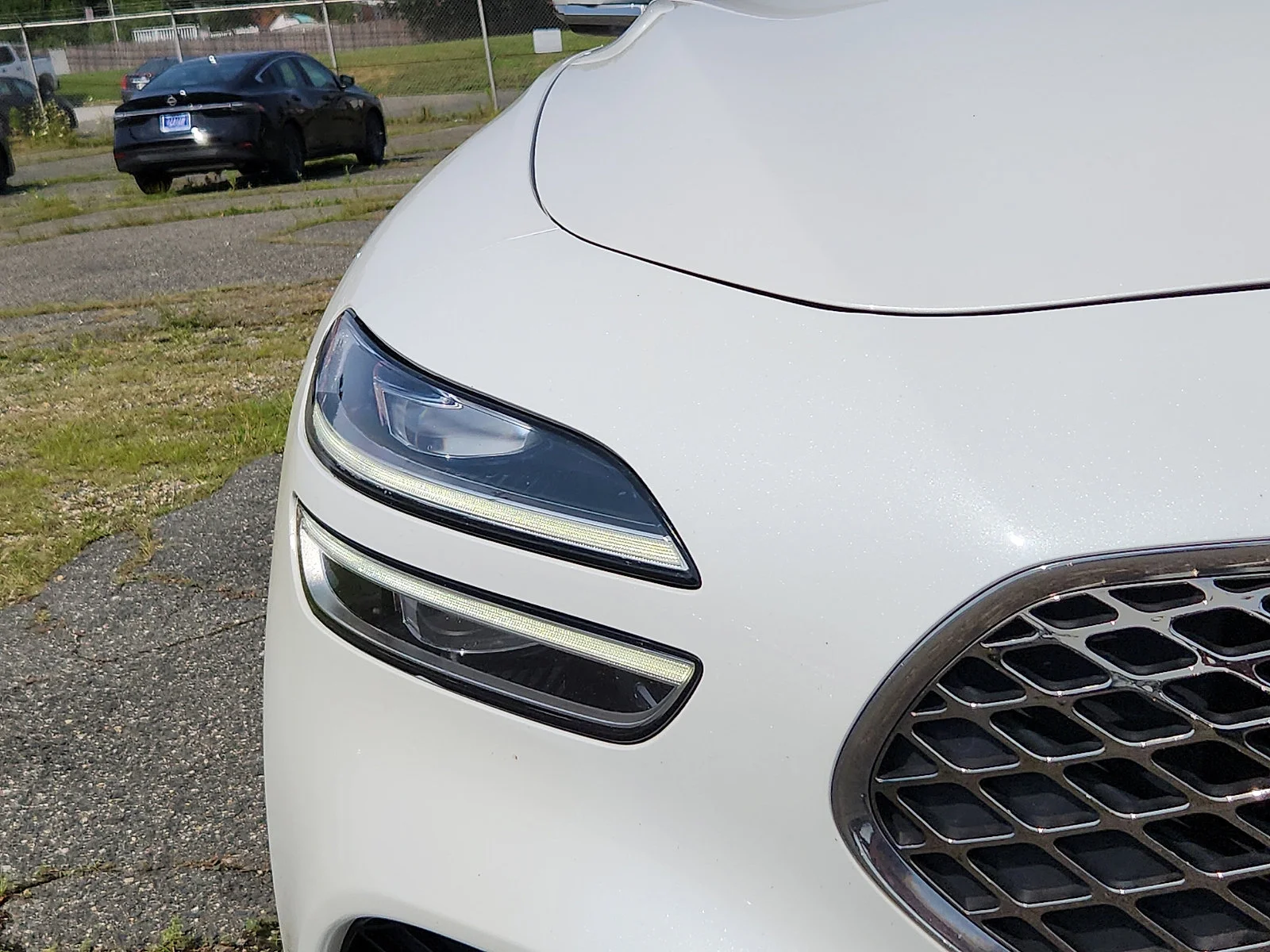 Used 2022 White Genesis 3.3T image 9