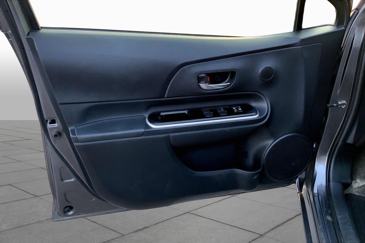 Used 2015 Magnetic Gray Metallic Toyota Three image 17