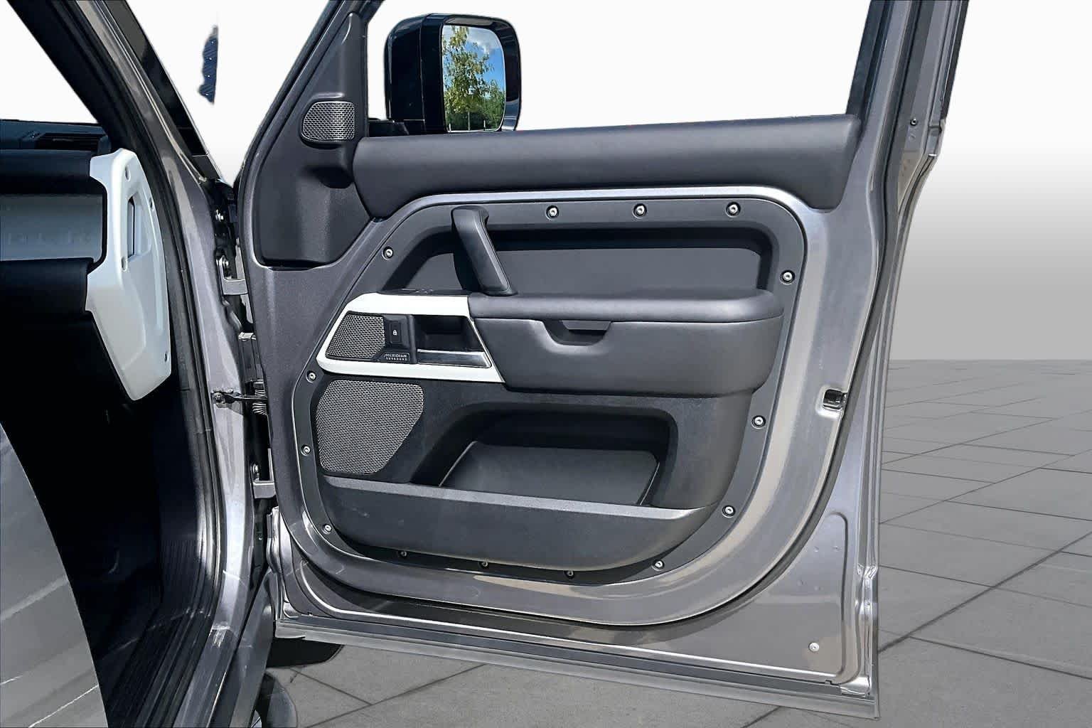 Used 2020 Eiger Grey Metallic Land Rover HSE image 25