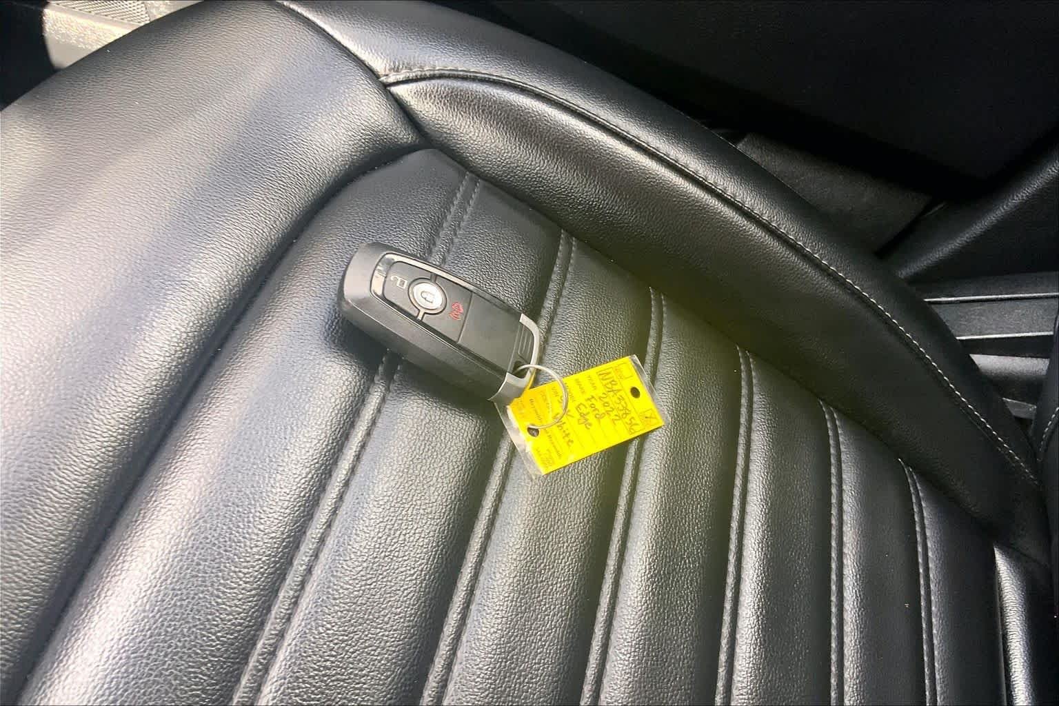 Used 2022 Oxford White Ford SEL image 15