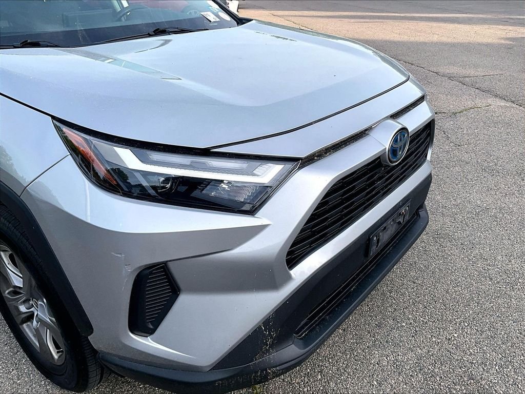 Used 2022 Silver Toyota XLE image 8