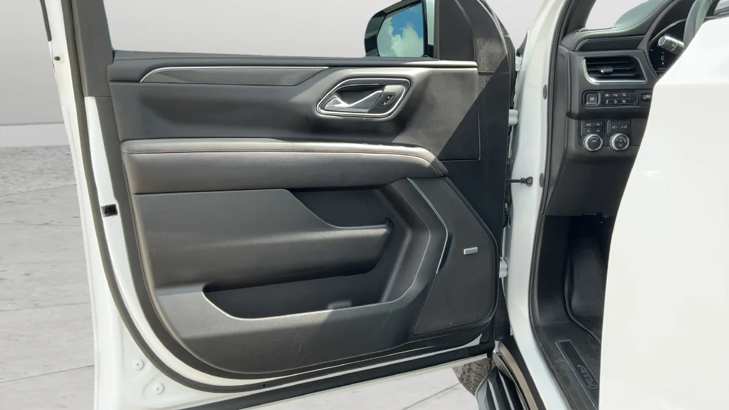 Used 2024 White GMC AT4 image 18