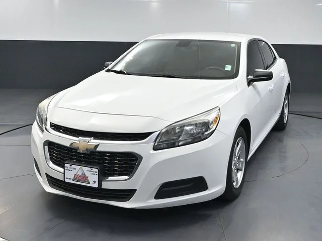 Used 2015 White Chevrolet LS image 8