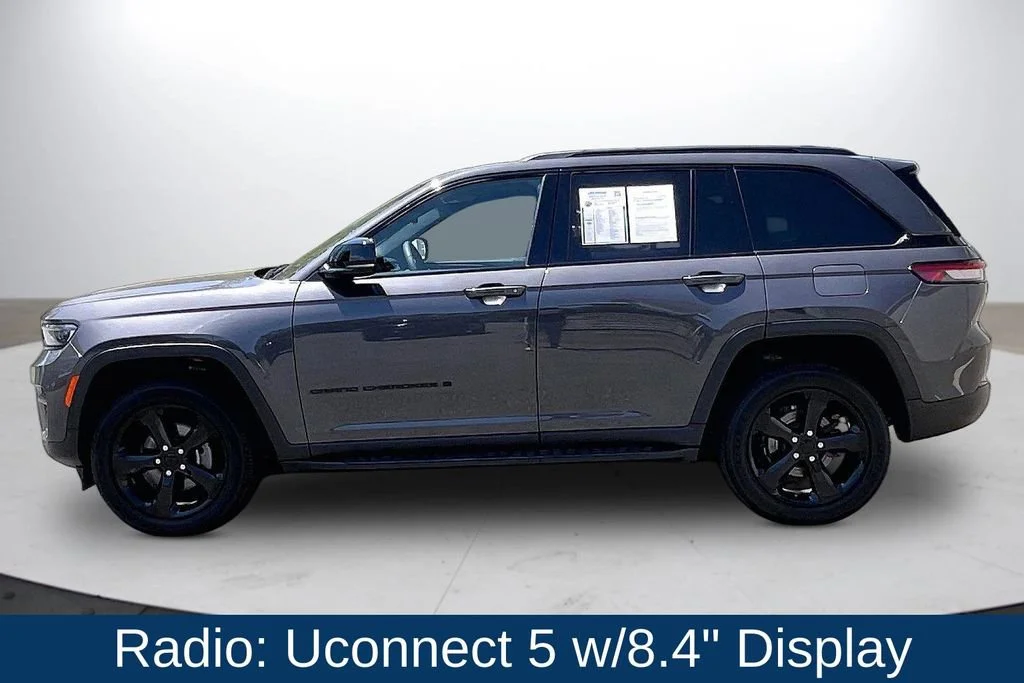 Used 2023 Gray Jeep Altitude 4x4 image 5