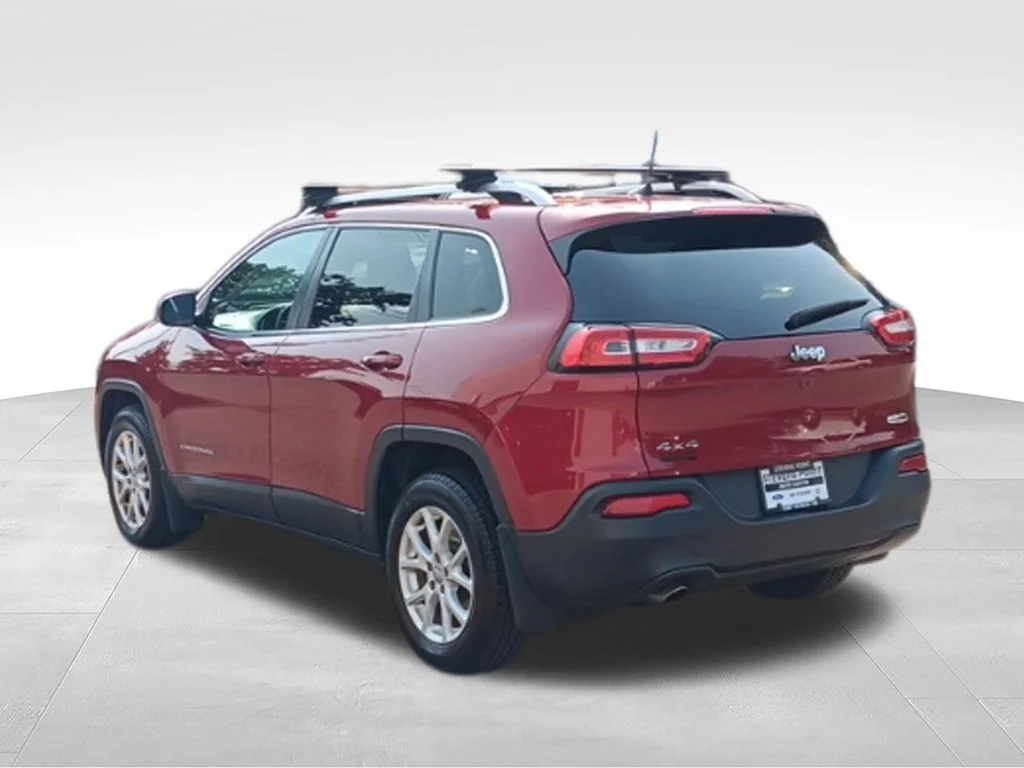 Used 2016 Deep Cherry Red Crystal Pearlcoat Jeep Latitude image 5