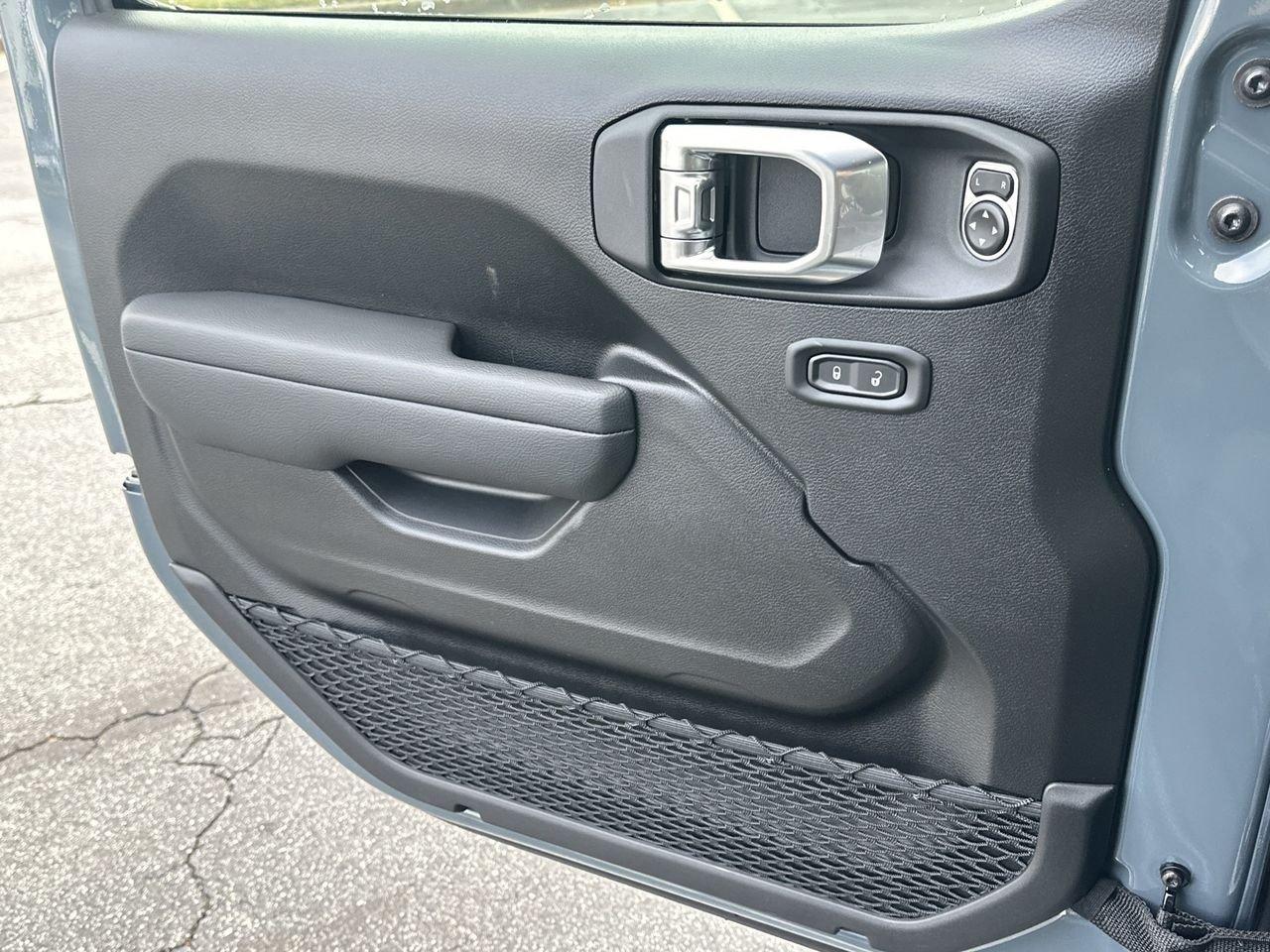 New 2026 Anvil Clear-Coat Exterior Paint Jeep Sport S image 13