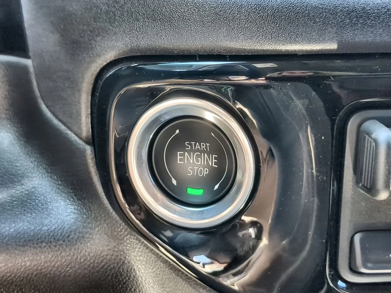 New 2026 TITANIUM RUSH METALLIC GMC SLT image 17