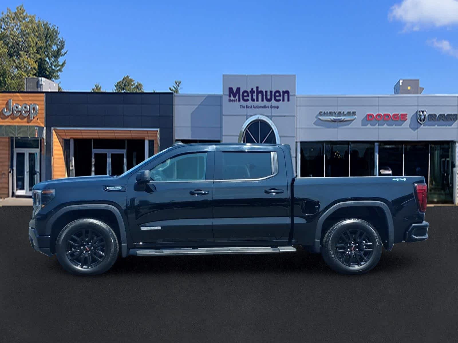 Used 2024 Onyx Black GMC Elevation image 8