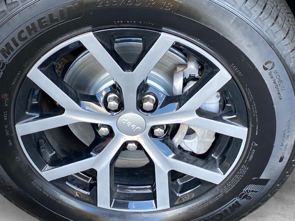Used 2023 Gray Jeep Limited image 30