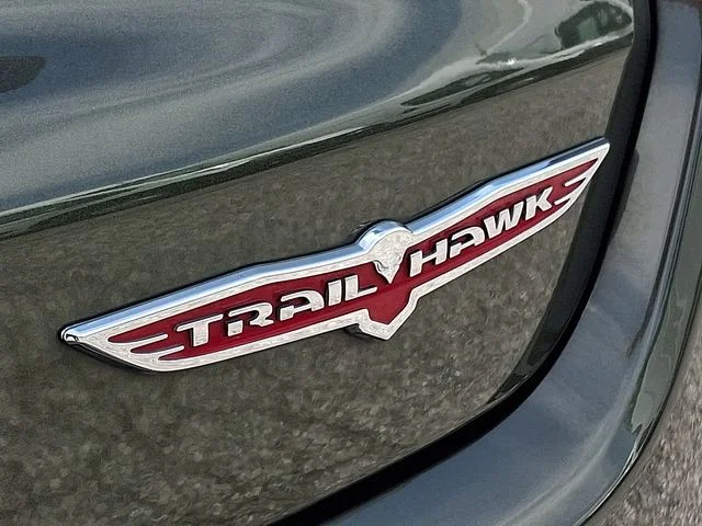 Used 2018 Green Jeep Trailhawk image 30