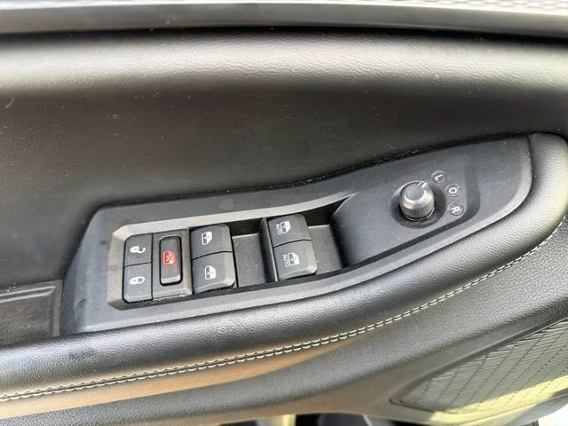 Used 2023 White Jeep Altitude image 17
