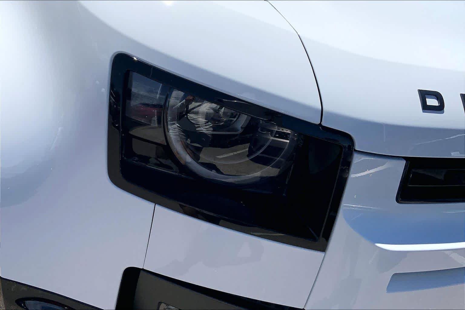 New 2026 Fuji White Land Rover X-Dynamic SE image 13