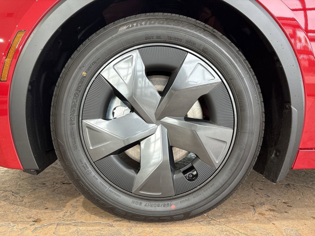 2026 Toyota Prius Plug-in Hybrid SE - Photo 10