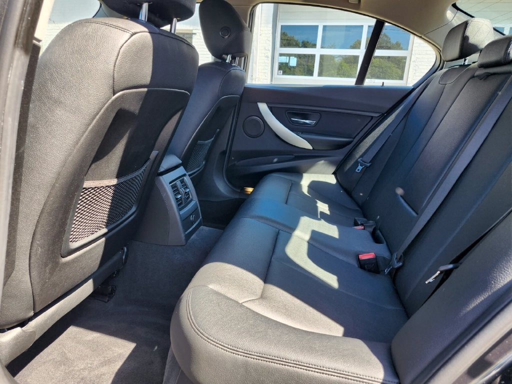 Used 2018 Gray BMW 320i xDrive image 16