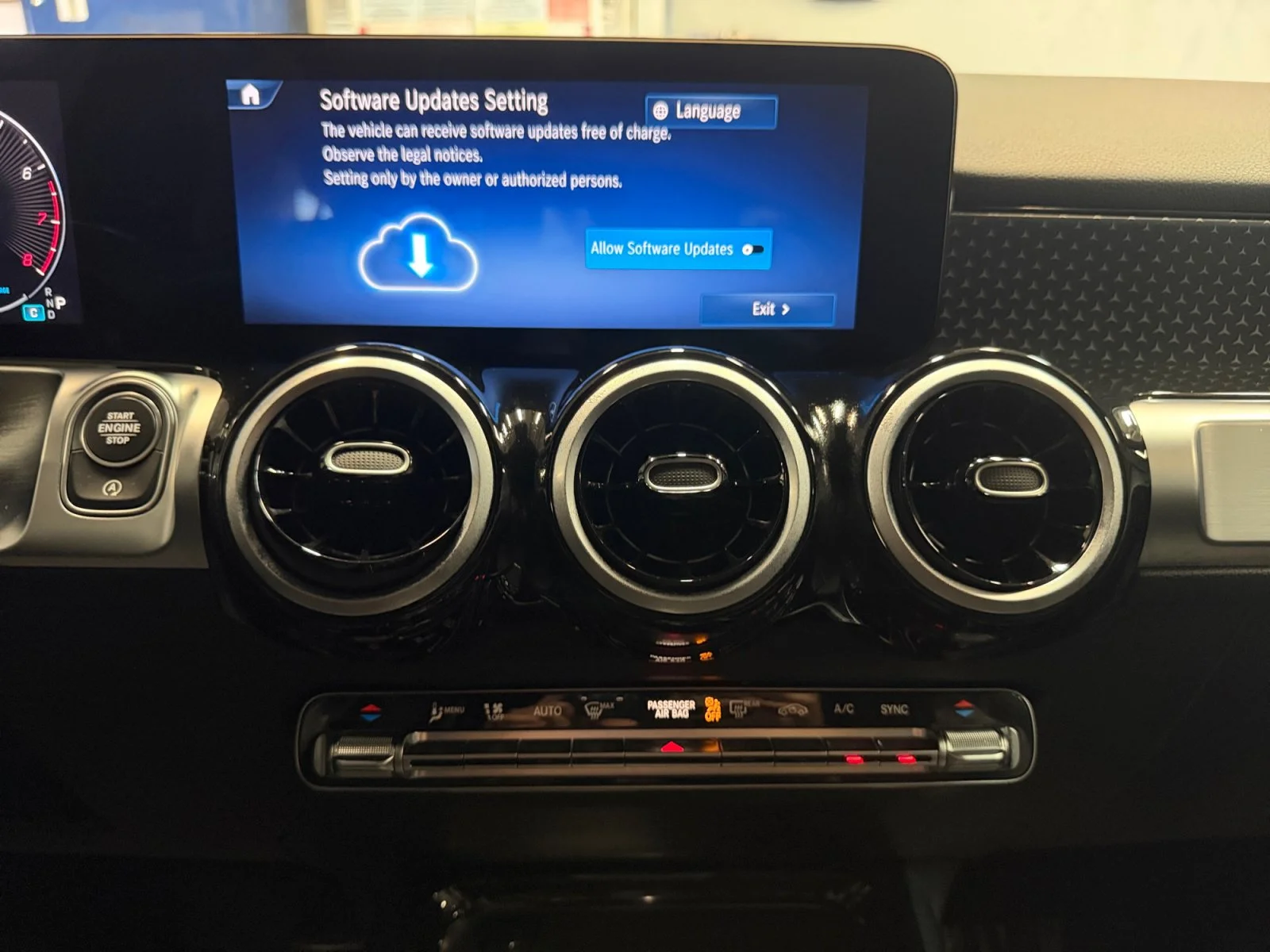 Used 2026 Black Mercedes-Benz GLB 250 image 21