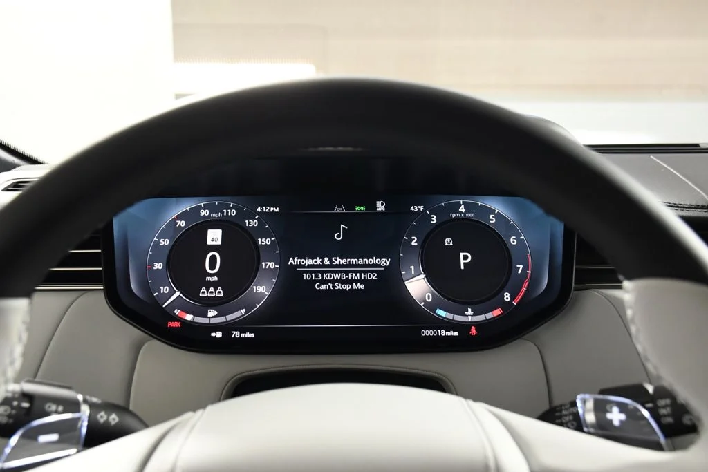 New 2026 Ostuni Prl Whi Land Rover SV image 30
