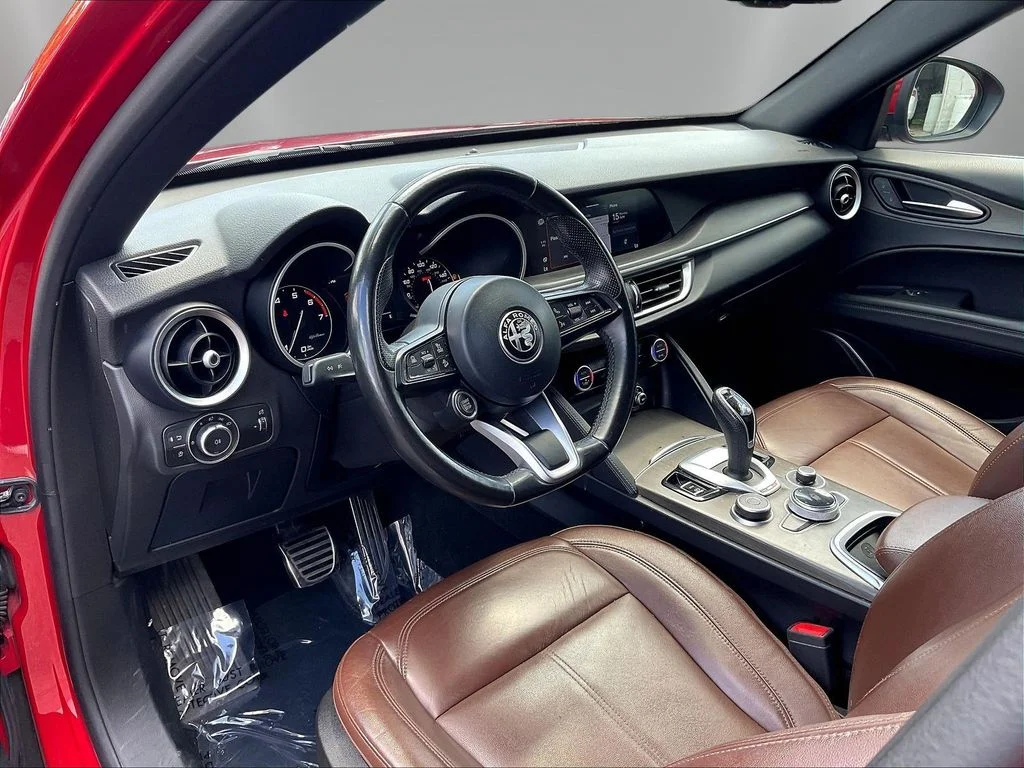 Used 2022 Alfa Rosso Alfa Romeo Ti image 17
